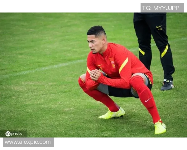 高峰足球运动员的成长之路与中国足球的未来发展探讨